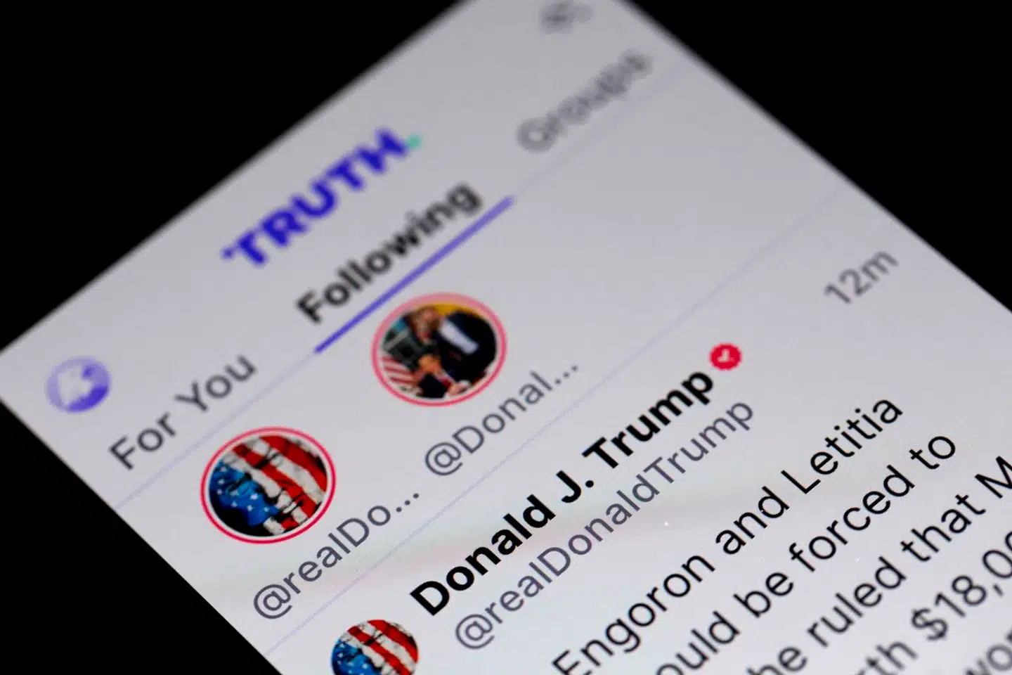 Medierne skriver flittigt om Donald Trumps opslag på hans eget sociale medie, Truth Social. Foto: Scott Olson, Scanpix