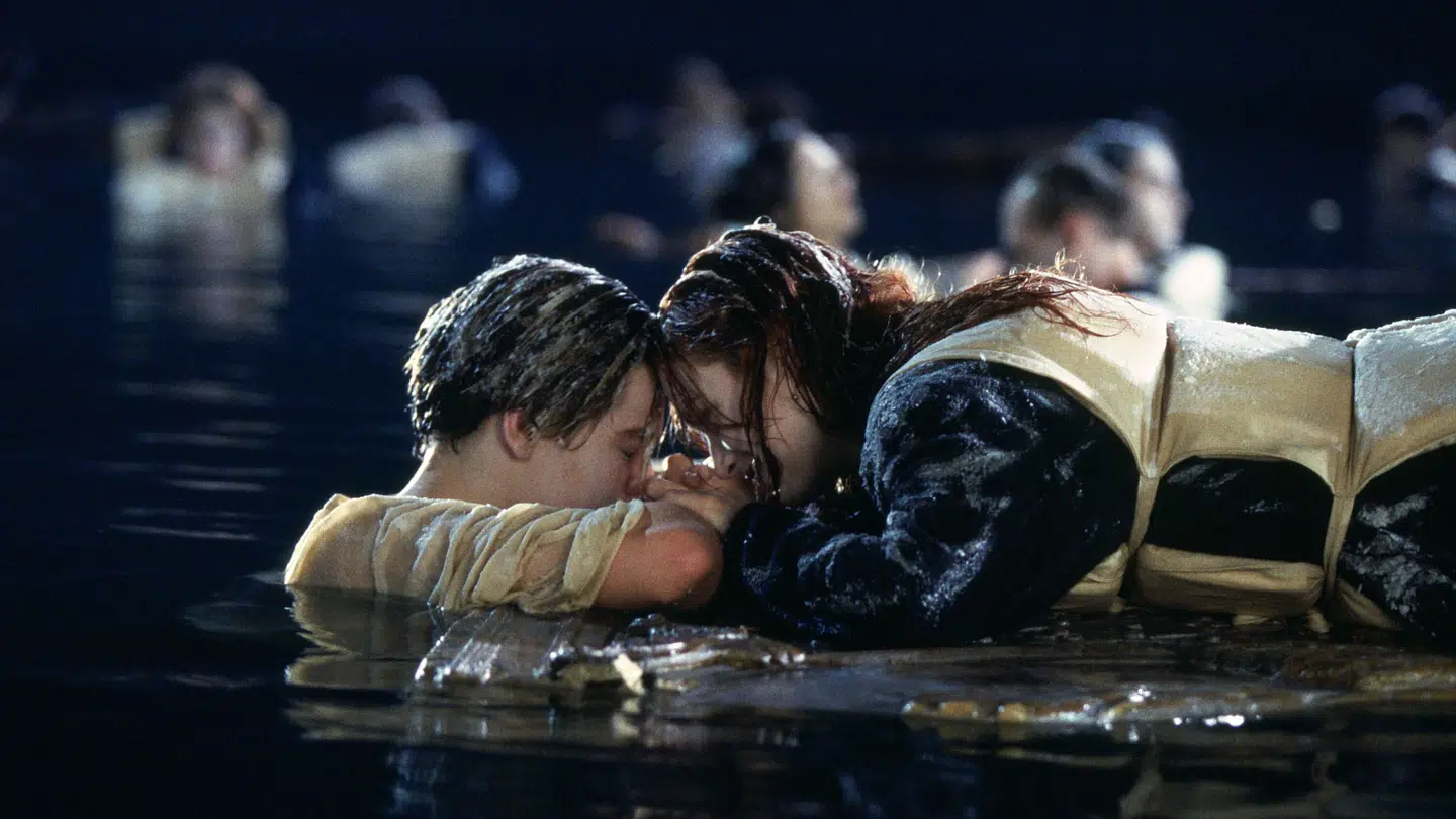 Kate Winslet og Leonardo DiCaprio under den ikoniske scene i Titanic. Foto: Paramount/Album/Ritzau Scanpix