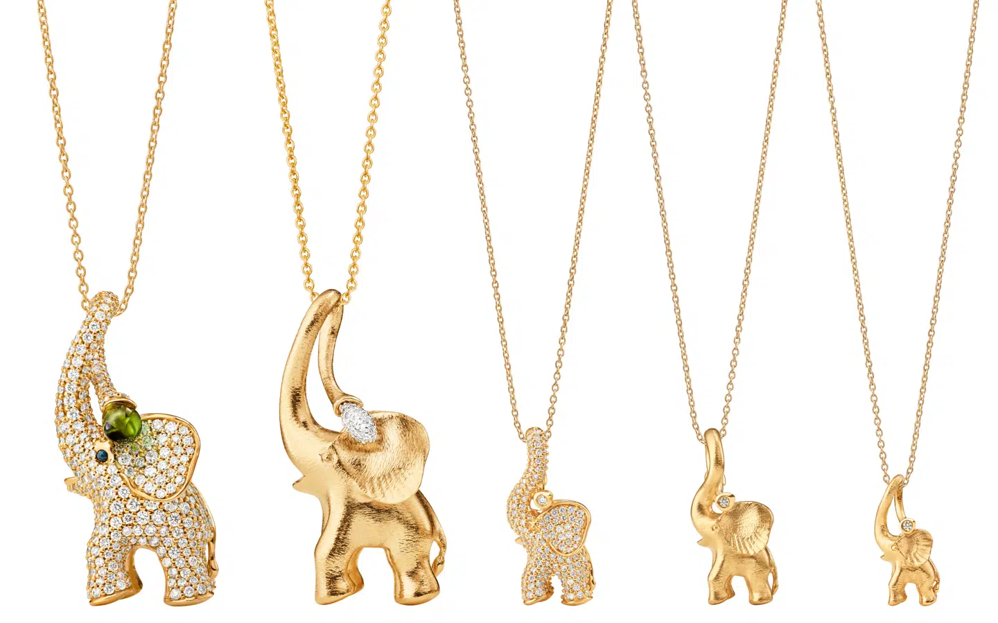 Sofia Lynggaard Normanns kærlighed til naturens motiver kommer ikke fra fremmede. Her ses vedhæng fra Elephant-kollektionen designet af Ole Lynggaard.