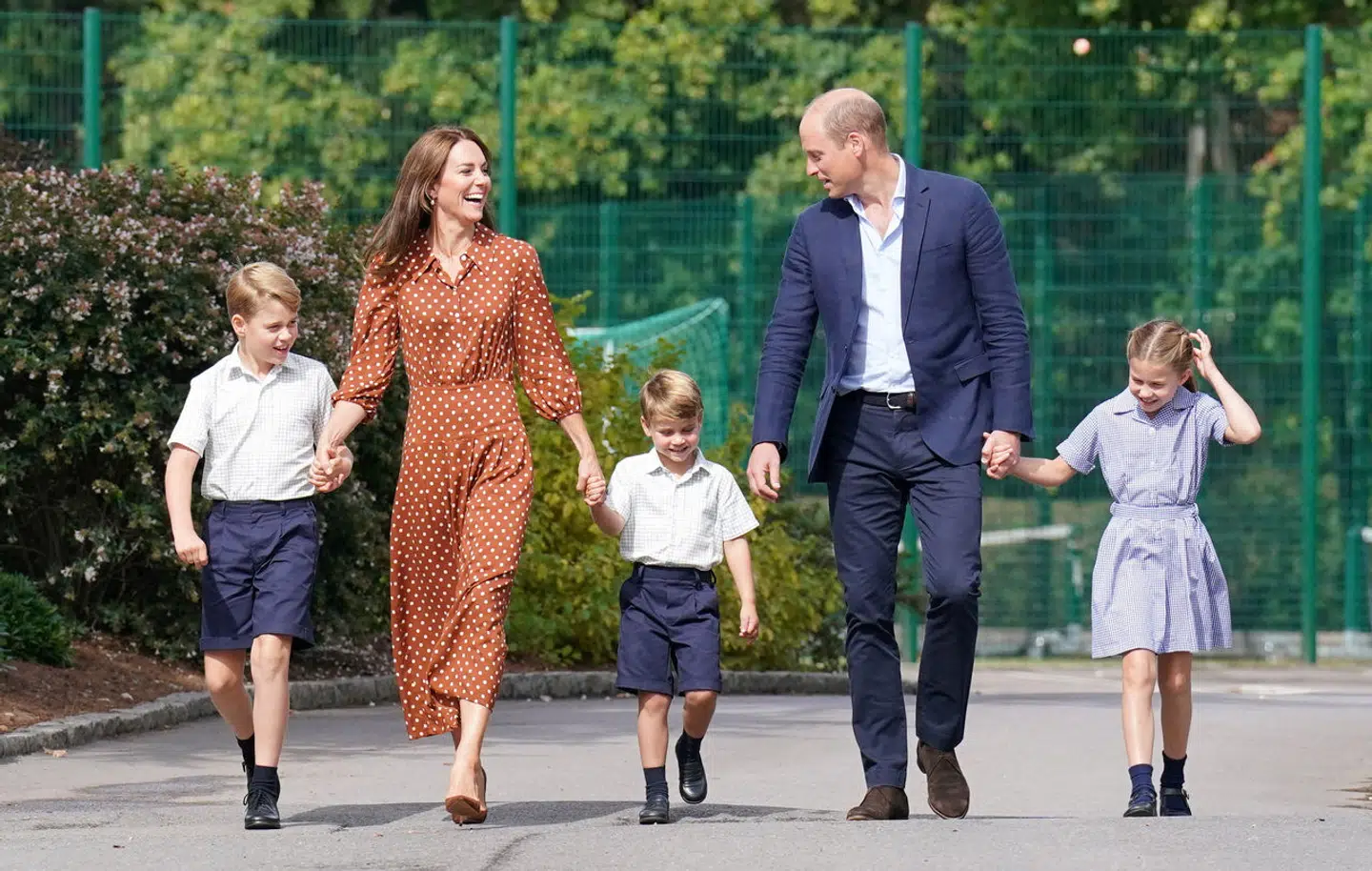 Prinsesse Kate er gift med prins William, der er den næste i rækken til tronen i det britiske kongehus. Sammen har parret tre børn, tiårige prins George, otteårige prinsesse Charlotte og femårige prins Louis.