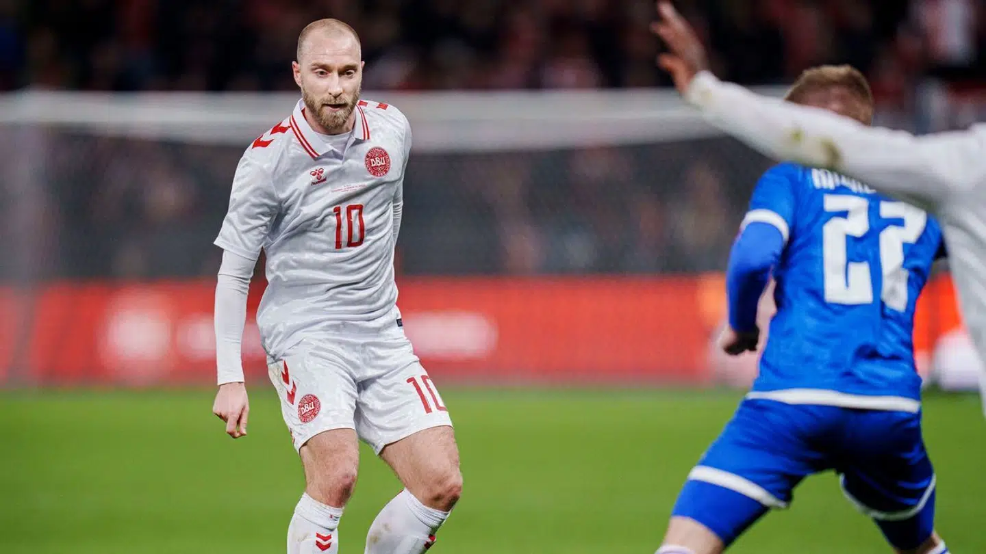 Thomas Gravesen giver ikke meget for roserne, Christian Eriksen modtog for sit indhop mod Færøerne.