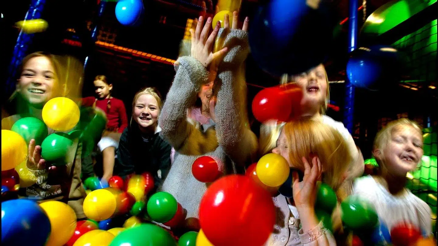 I Danmark er der årligt omkring 200.000 i Leo's Legeland.