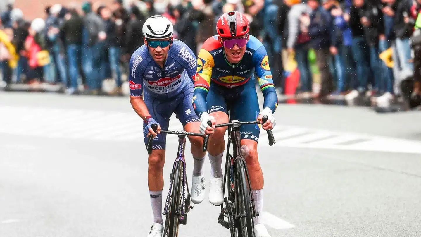 Mads Pedersen fik en noget broget optakt til Flandern Rundt, da han først sejrede ved Gent-Wevelgem (på billedet) og dernæst styrtede i Dwars door Vlaanderen. Søndag lå han længe i front med van der Poels holdkammerat Gianni Vermeersch.