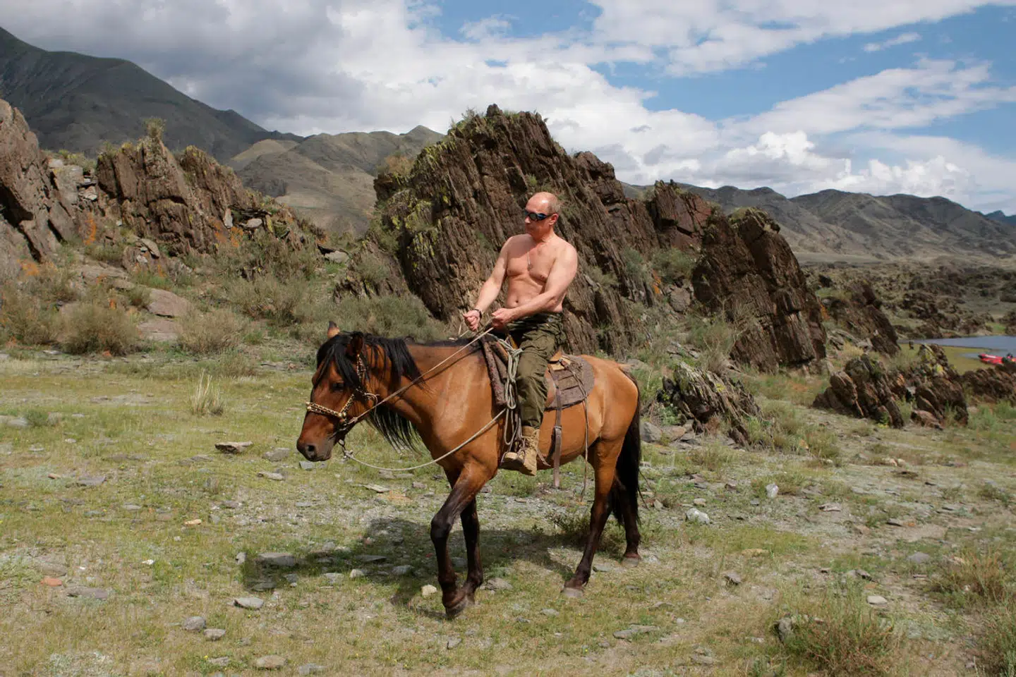 Vladimir Putin elsker at lege machomand.