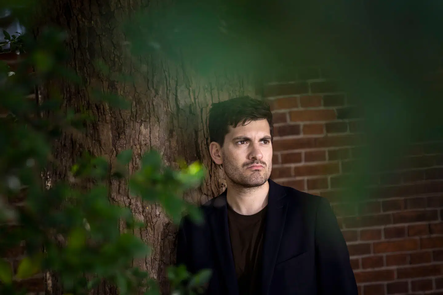 »Hvis vi begynder at indføre parallelle systemer for bestemte grupper af borgere i vores land, bliver vores lovgivning mere og mere religiøs. Det vil være en glidebane uden lige,« skriver Frederik Vad.