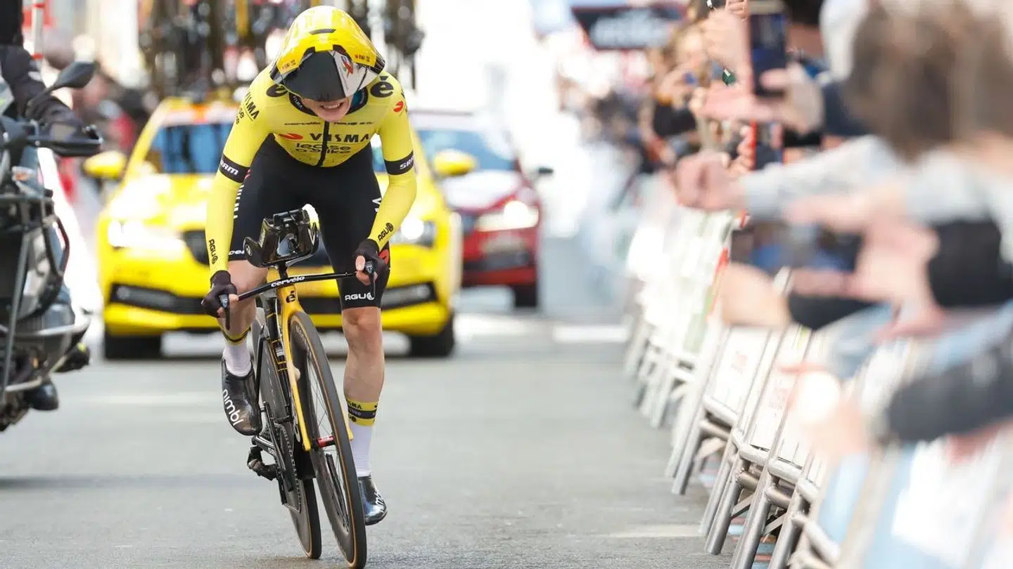 På trods af en lynhurtig hjelm var Jonas Vingegaard langsommere end sine rivaler på mandagens enkeltstart.