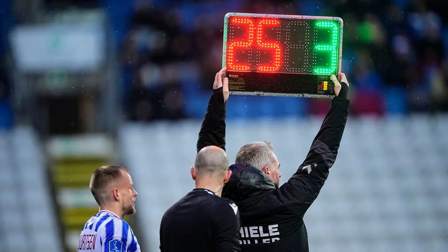 Nicklas Mouritsen erstattede Filip Helander efter kun 36 minutter.