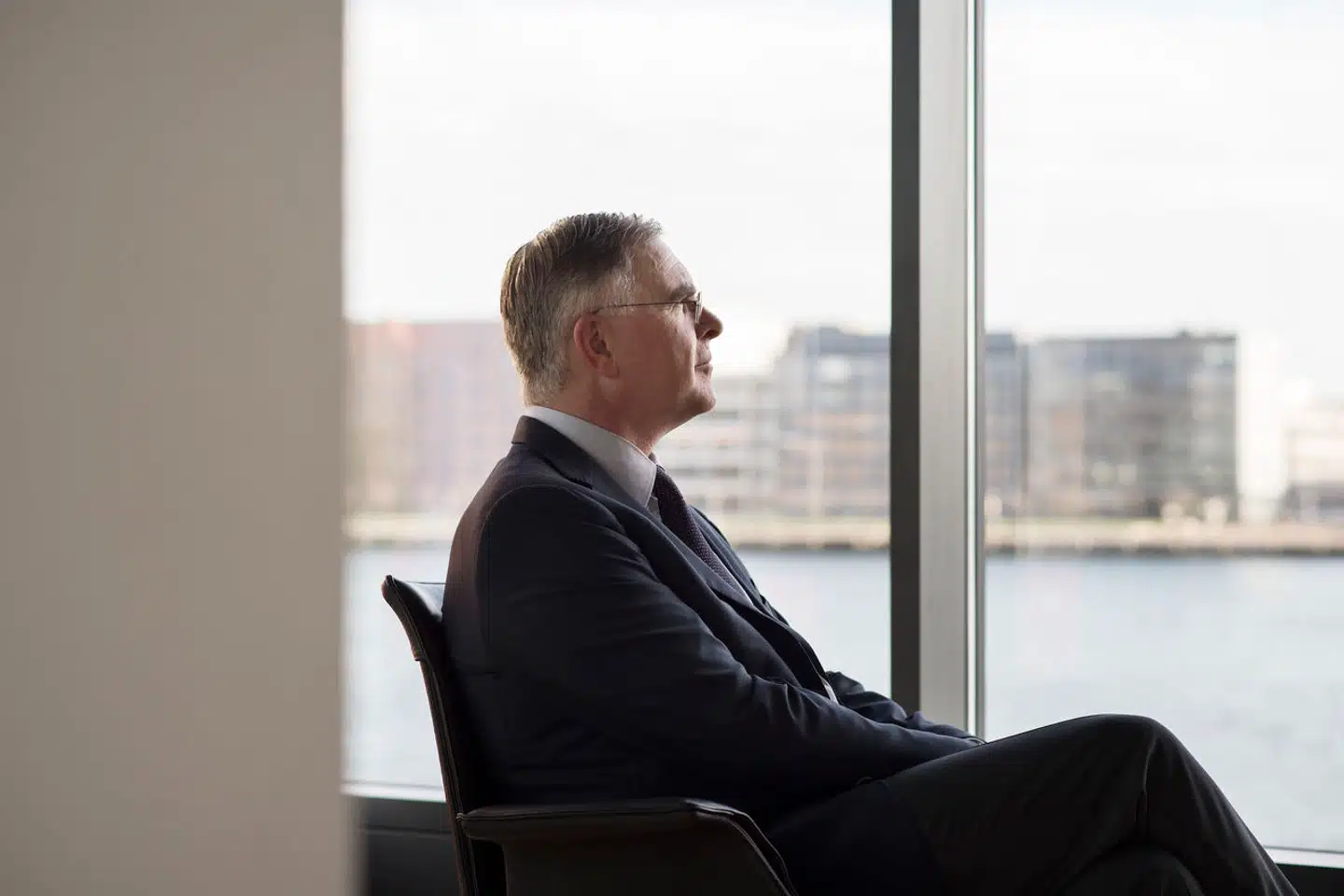 Genmabs administrerende direktør, Jan van de Winkel, påpeger, at opkøbet passer godt ind i Genmabs langsigtede strategi.