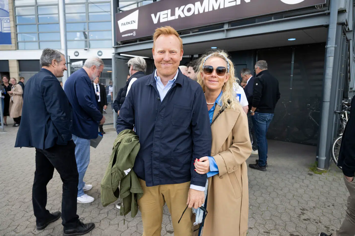 Anders Breinholt med sin kone og manager Line Breinholt til fodboldkamp i Parken.