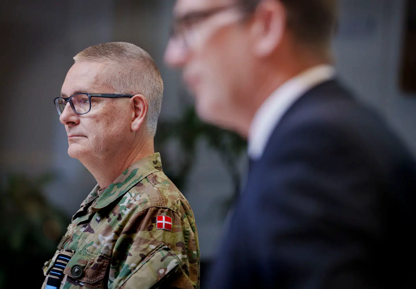 Flemming Lentfer stod ved siden af forsvarsminister Troels Lund Poulsen (V), da de to præsenterede regeringens plan for en genopretning af Forsvarets fundament.