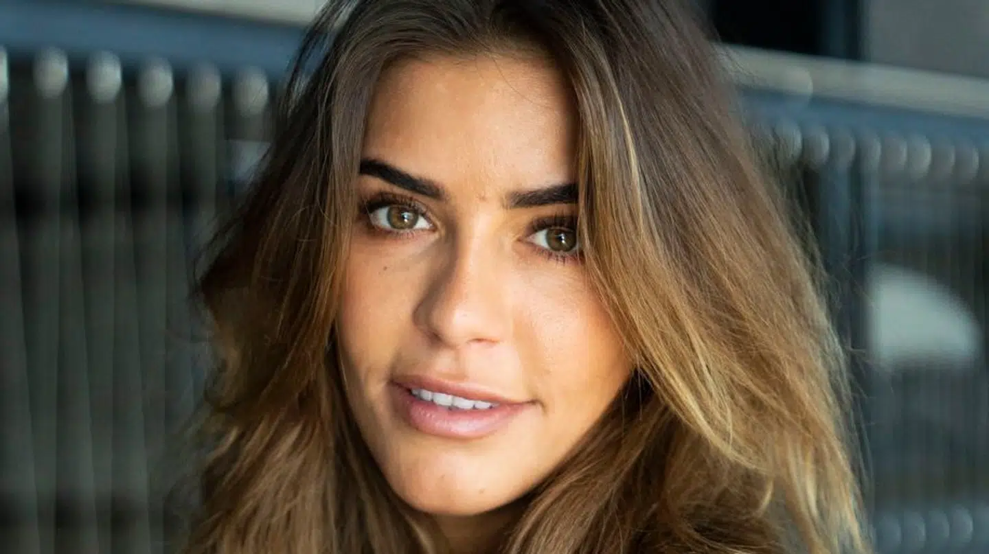 Philine fortæller, at Jacob Bruun Larsen var tidligt ude med sin kontakt til hende.