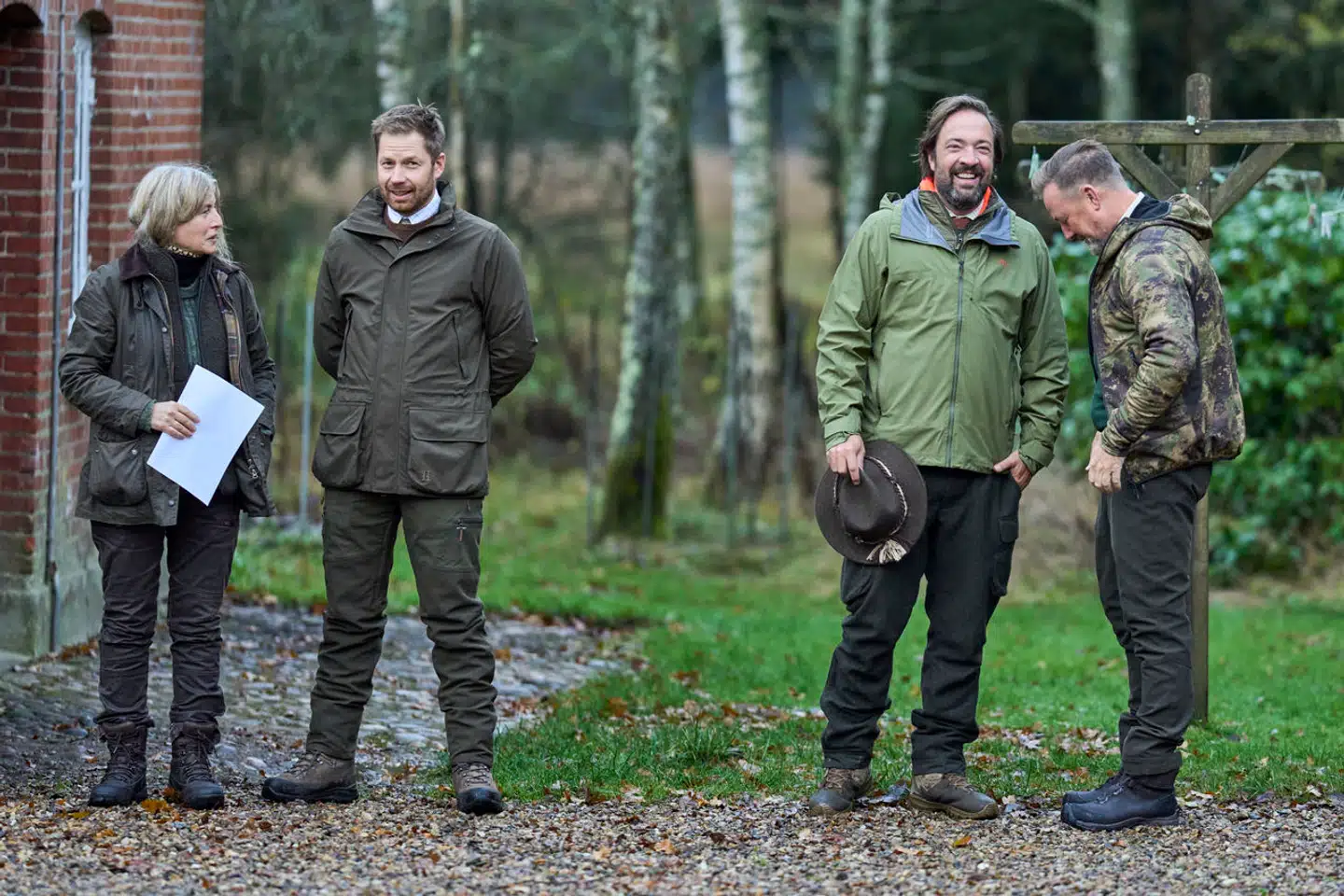 Siden ungdommen har Bendt Wedell (nummer tre fra venstre) gået på jagt med kong Frederik og prins Joachim. Sidstnævnte har han desuden drevet en fødevareforretning med.