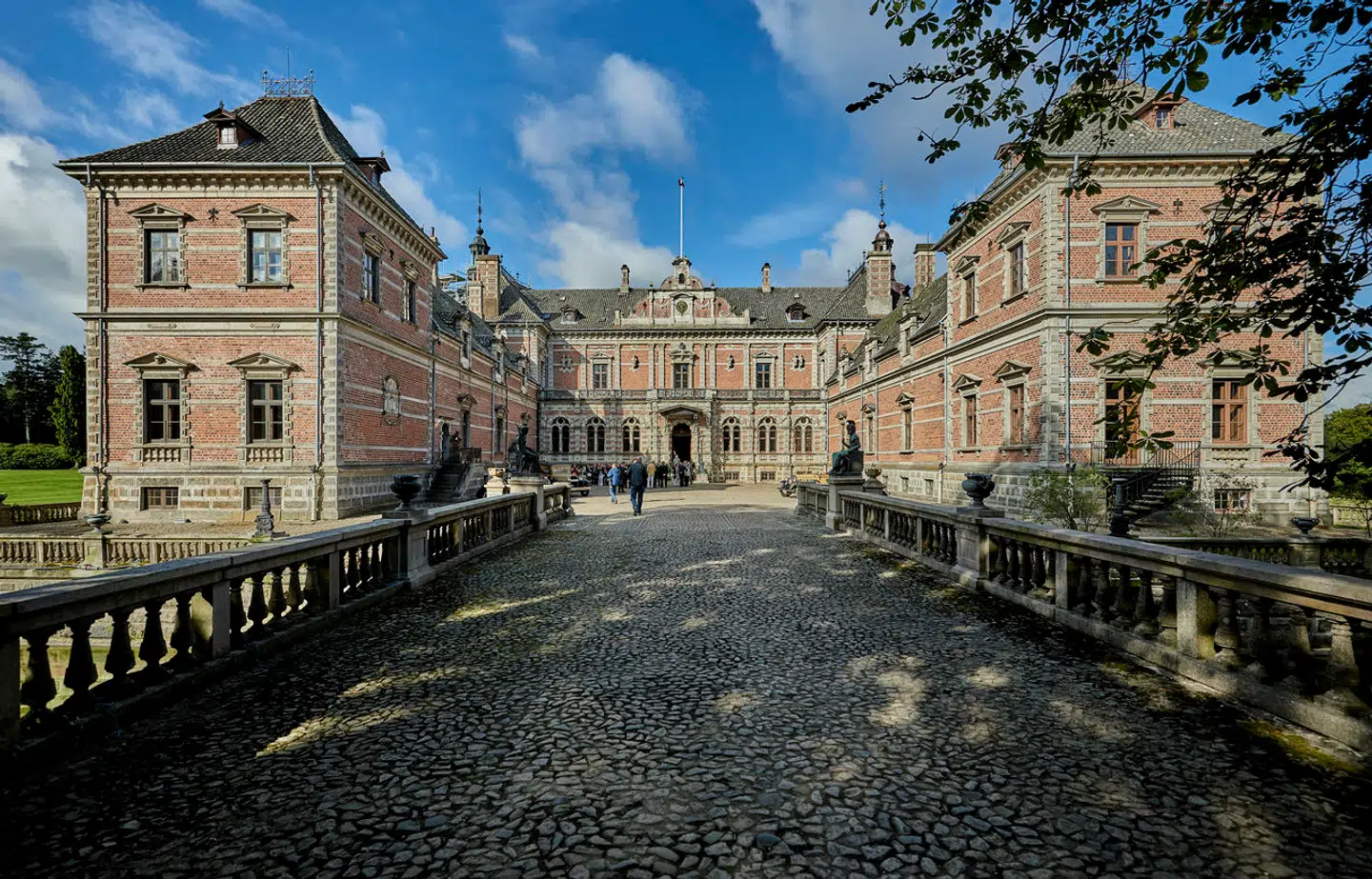 Frijsenborg er en herregård beliggende i Hammel Sogn, Favrskov Kommune i Østjylland. Indtil lensafløsningen i 1922 var herregården centrum for grevskabet Frijsenborg, det største danske grevskab gennem tiderne. Godset er stadig blandt de største jordbesiddelser i Danmark.