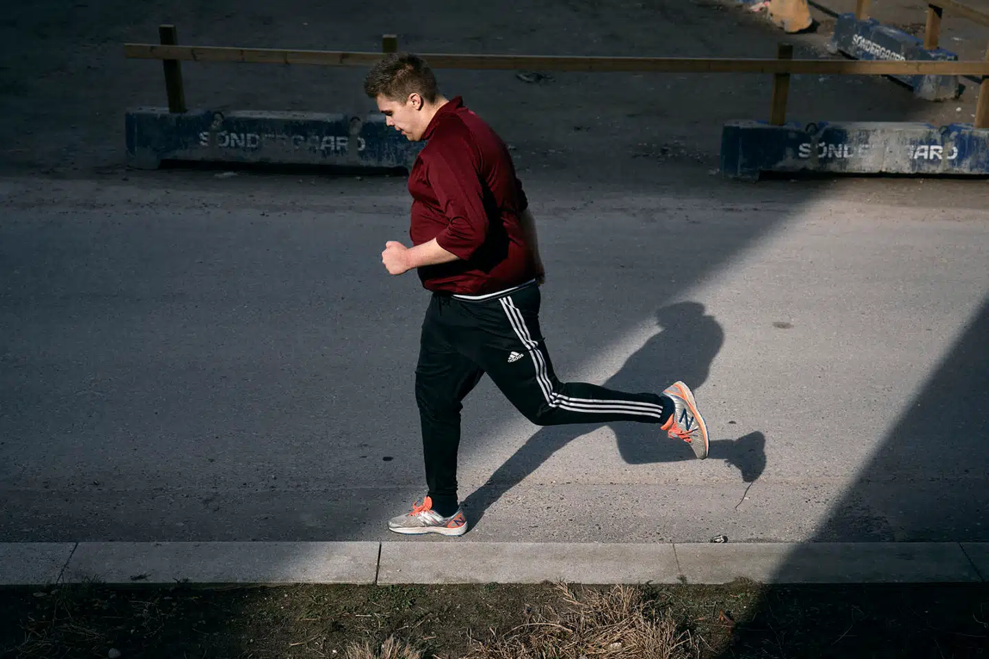 Det skorter ikke på våbenvillige unge mænd. Henrik Dreyer Sveistrup var for overvægtig til at blive værnepligtig. Han ville ellers gerne. Men her fem år senere har han fået blod på tanden. Så nu træner han, er stoppet med rygning og spiser sundt.