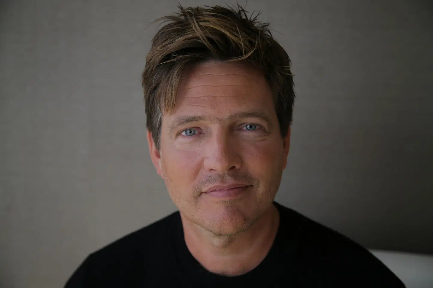 Thomas Vinterberg instruerer serien, som han har skrevet sammen med Bo Hr. Hansen.