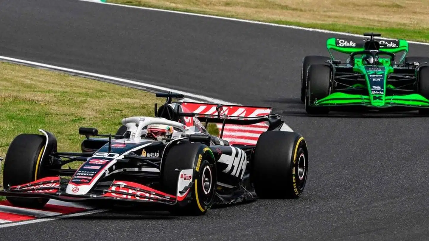 Magnussen forsvarede med næb og kløer mod Bottas det meste af løbet.
