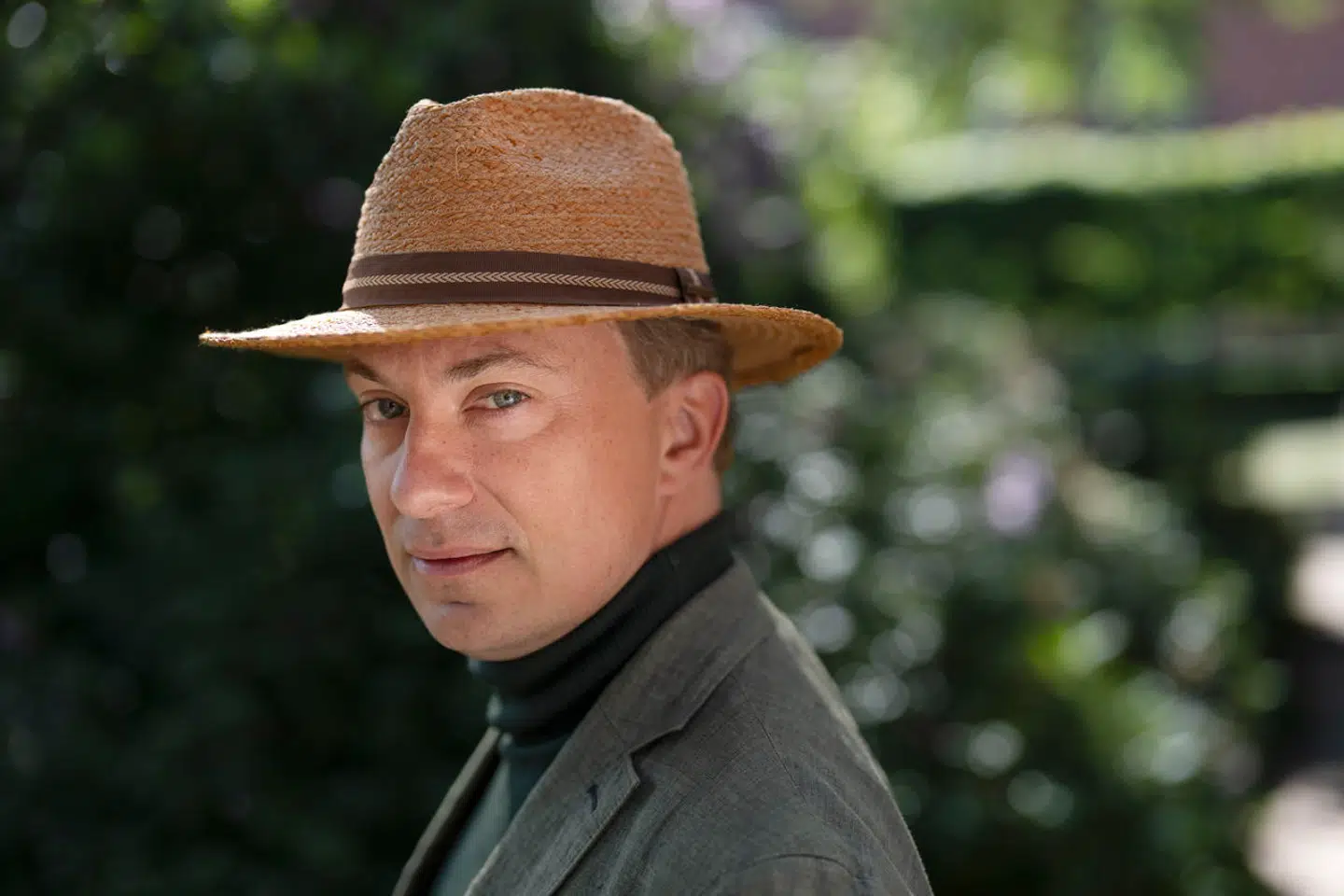 »I stedet for at sende over 30 milliarder kroner frem mod 2030 til pensionister og seniorer burde DF hellere sænke skatten på arbejde,« skriver Jes Brinchmann.