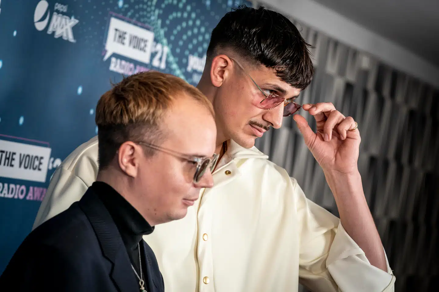 Tobias Rahim og Andreas Odbjerg står tilsammen for seks ud af ti musiknumre, der har indtjent mest i Danmark.