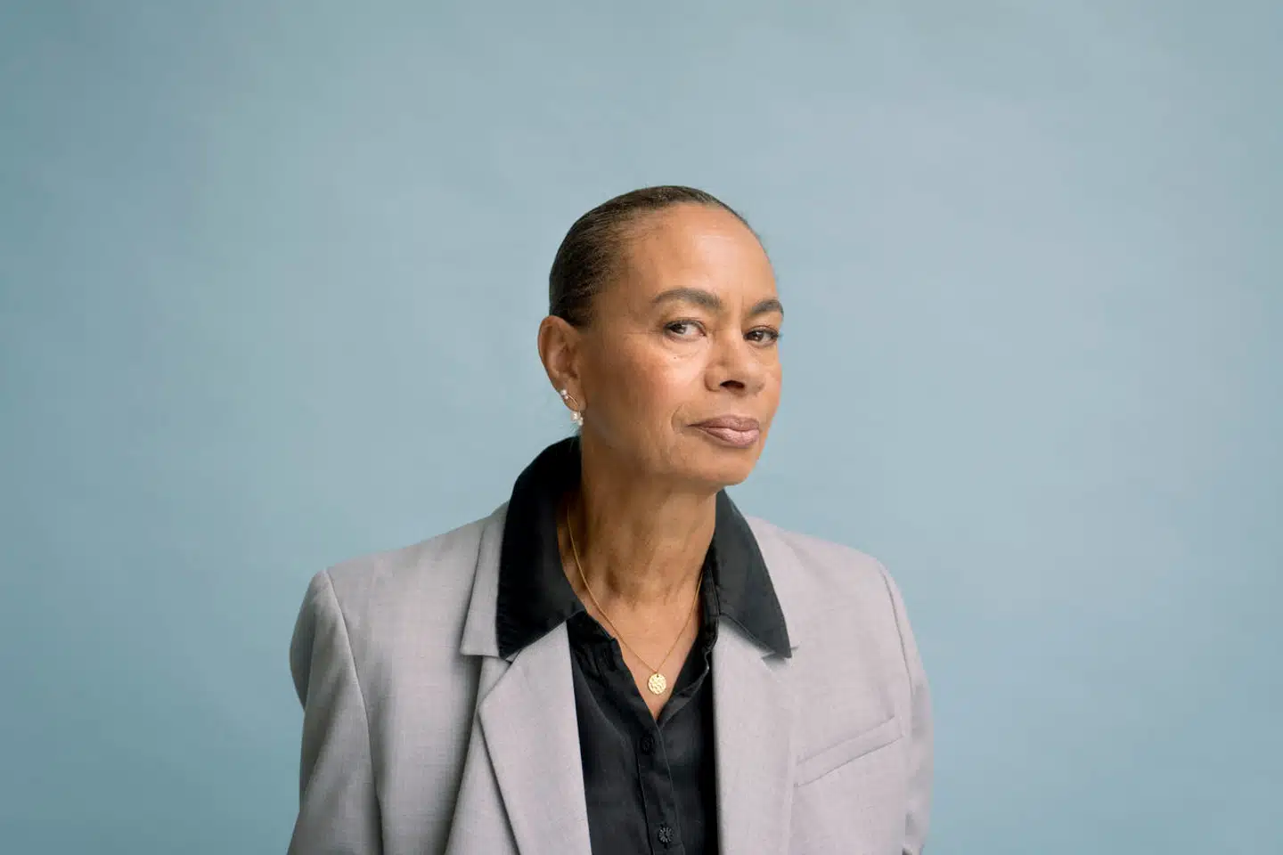 Jacqueline Svane mener, at hudfarve er »fuldstændig ligegyldigt« internt i hendes branche. Det kræver derimod lige dele købmandskab, psykologi og moderskab at være direktør i Unique Models, siger hun.