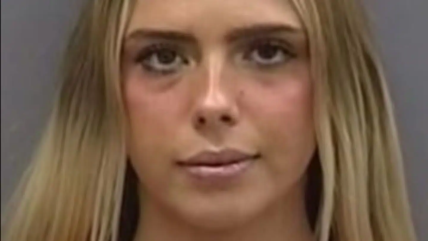 Alyssa Ann Zinger er 23 år, men har udgivet sig for at være 14 år over for ofrene.