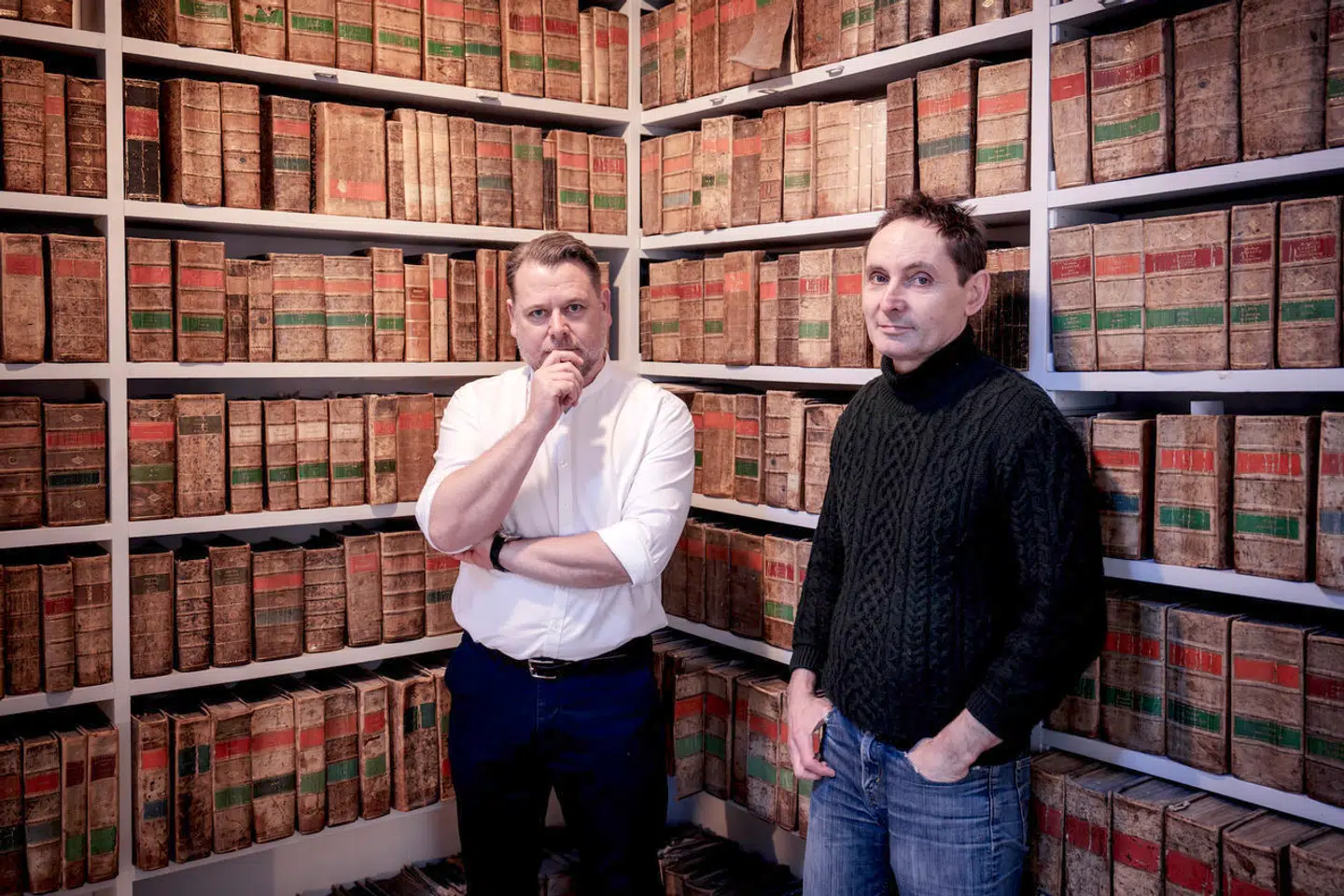 Historieundervisningen i gymnasiet er alt for venstreorienteret og fokuseret på den vestlige verdens skyldskompleks. Slaveriet, korstogene, imperialisme og andre lignende emner bliver præsenteret alt for ensidigt af underviserne, mener de to gymnasielærere Michael Pihl (th.) og Jesper Rosenløv. De efterlyser nuancer og mere balance i formidlingen.