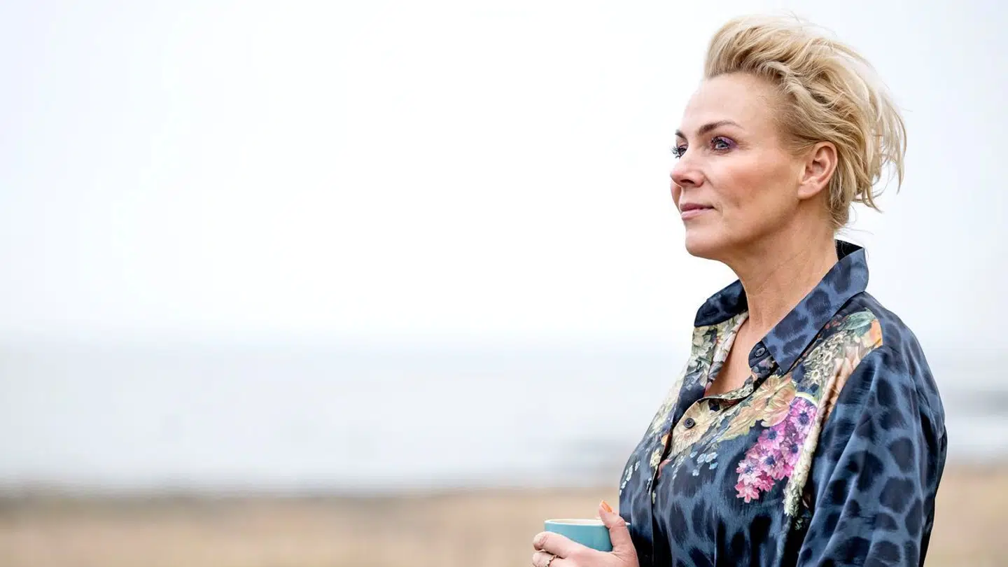 Tv-værten Lene Beier og hendes familie har solgt deres hus i Dragør, for at flytte til Østrig hvor de vil købe og drive et hotel.