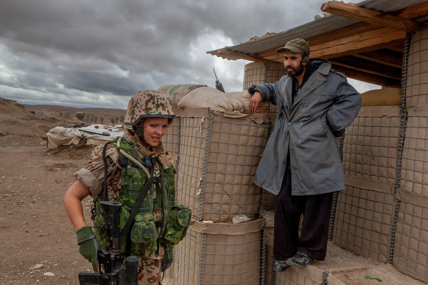 »Det er på tide at erkende, at mænd og kvinder er lige kompetente og bør have lige adgang til at tjene deres land gennem militærtjeneste,« skriver John Hoppe. Her ses en dansk soldat i Afghanistan i 2009.