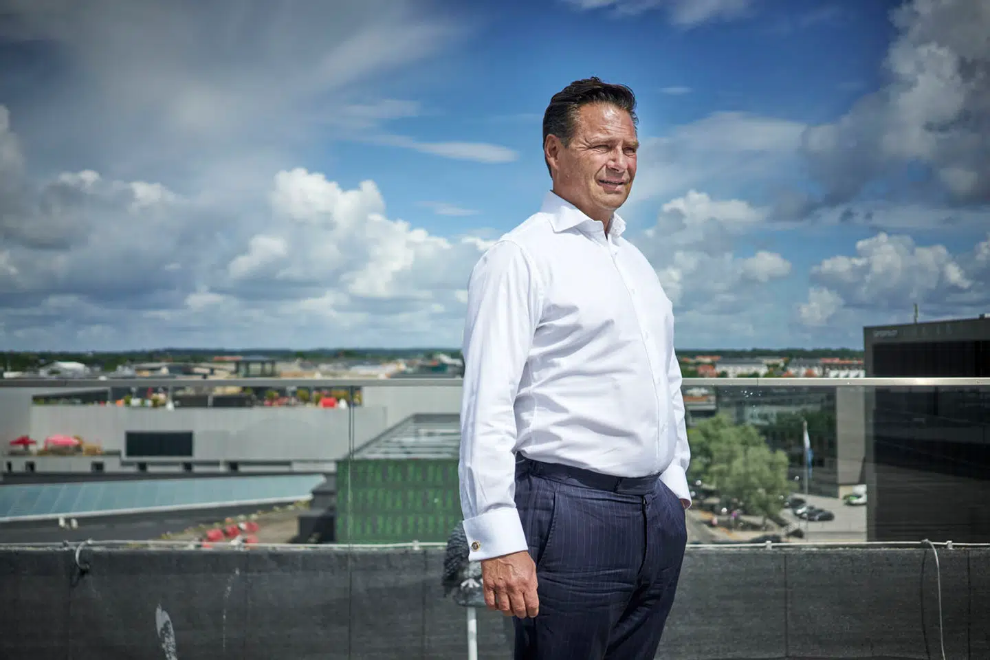 Kim Fournais, stifter og administrerende direktør i Saxo Bank, køber ikke konkurrenternes argumenter for ikke at hæve renterne på indlån yderligere over for kunderne.