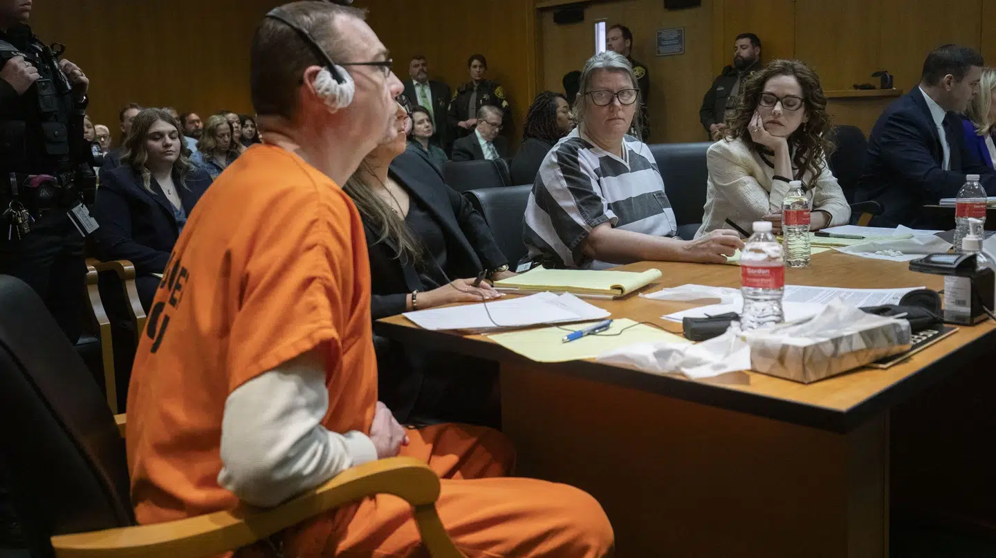 Jennifer og James Crumbley er det første forældrepar i USA, der får en fængselsstraf for deres søns gerninger.