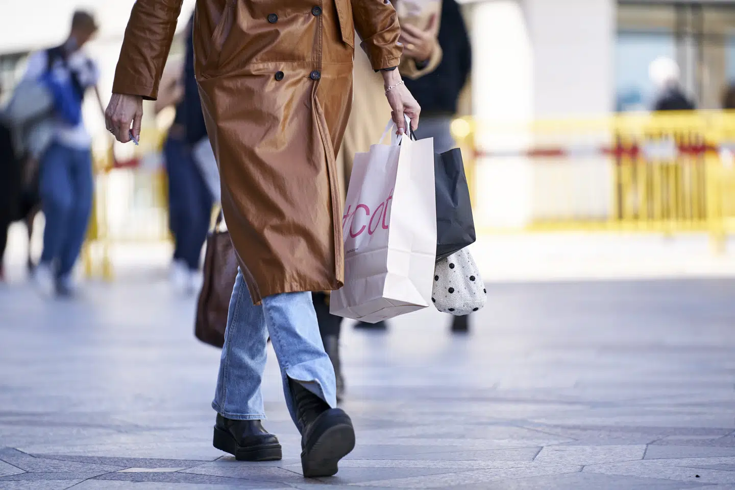 Prisstigninger på tøj har fået inflationen til at stige en anelse i marts. (Arkivfoto).
