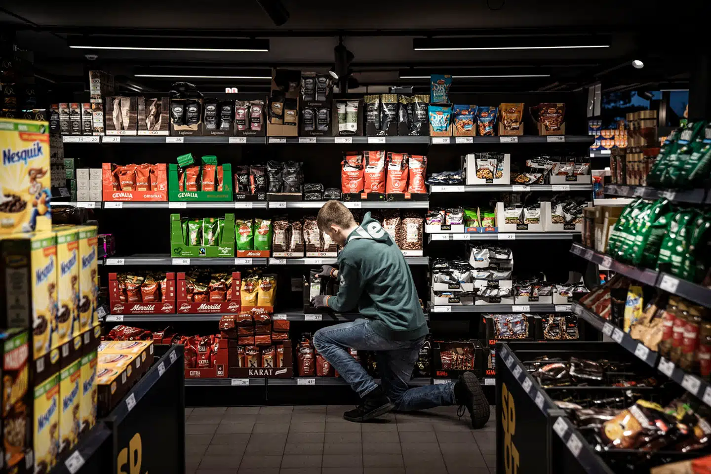 Jeg er sikker på, at forældre stikker lommepenge i hånden på deres børn i en god mening. Men det er grundlæggende at gøre dem en bjørnetjeneste, mener Katrine Evelyn Jensen.