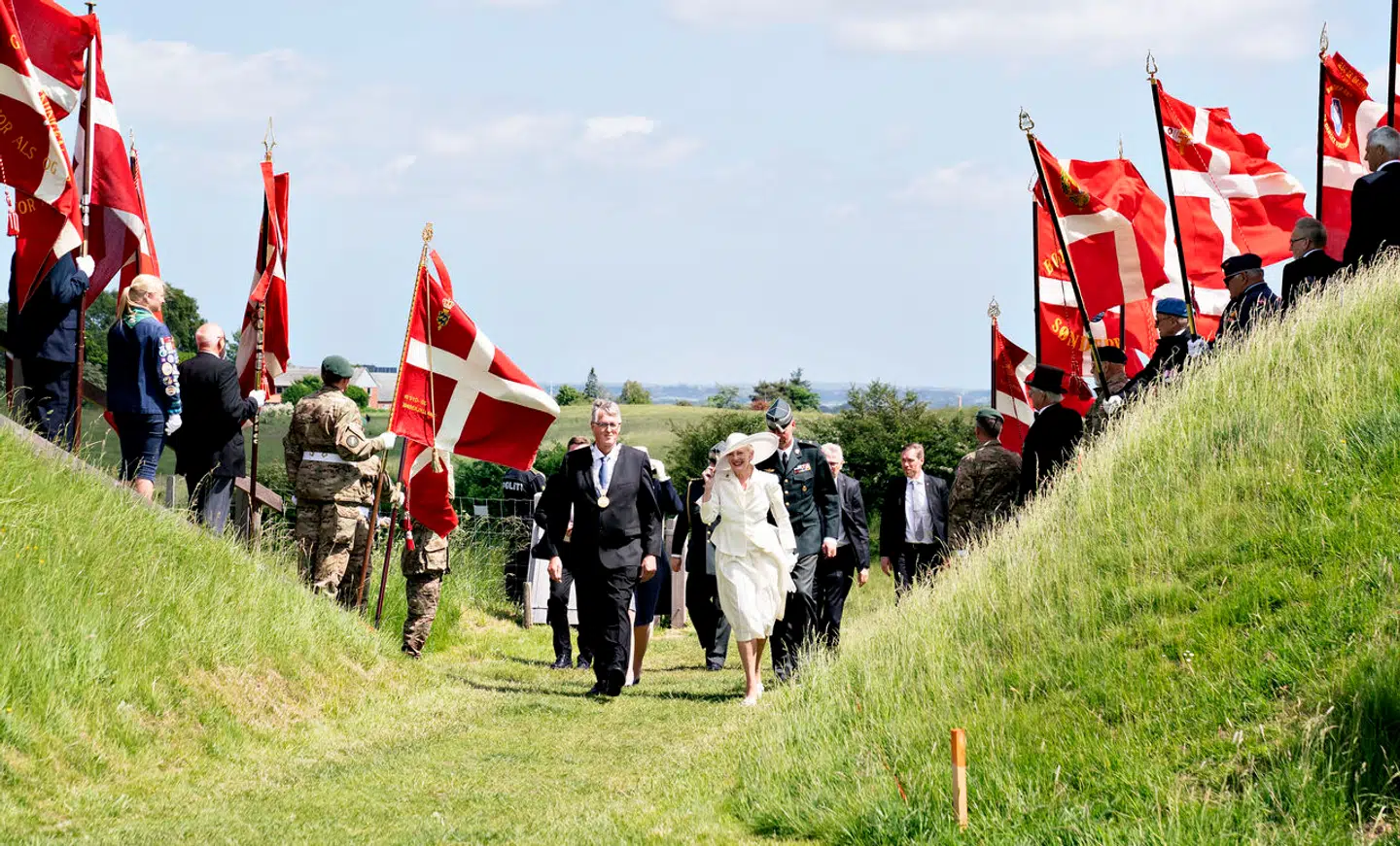 »Ved det store Genforeningsarrangement i Sønderborg deltog ikke alene Dronningen, men også den tyske forbundspræsident og selveste statsminister Mette Frederiksen,« skriver Christian Egander Skov.