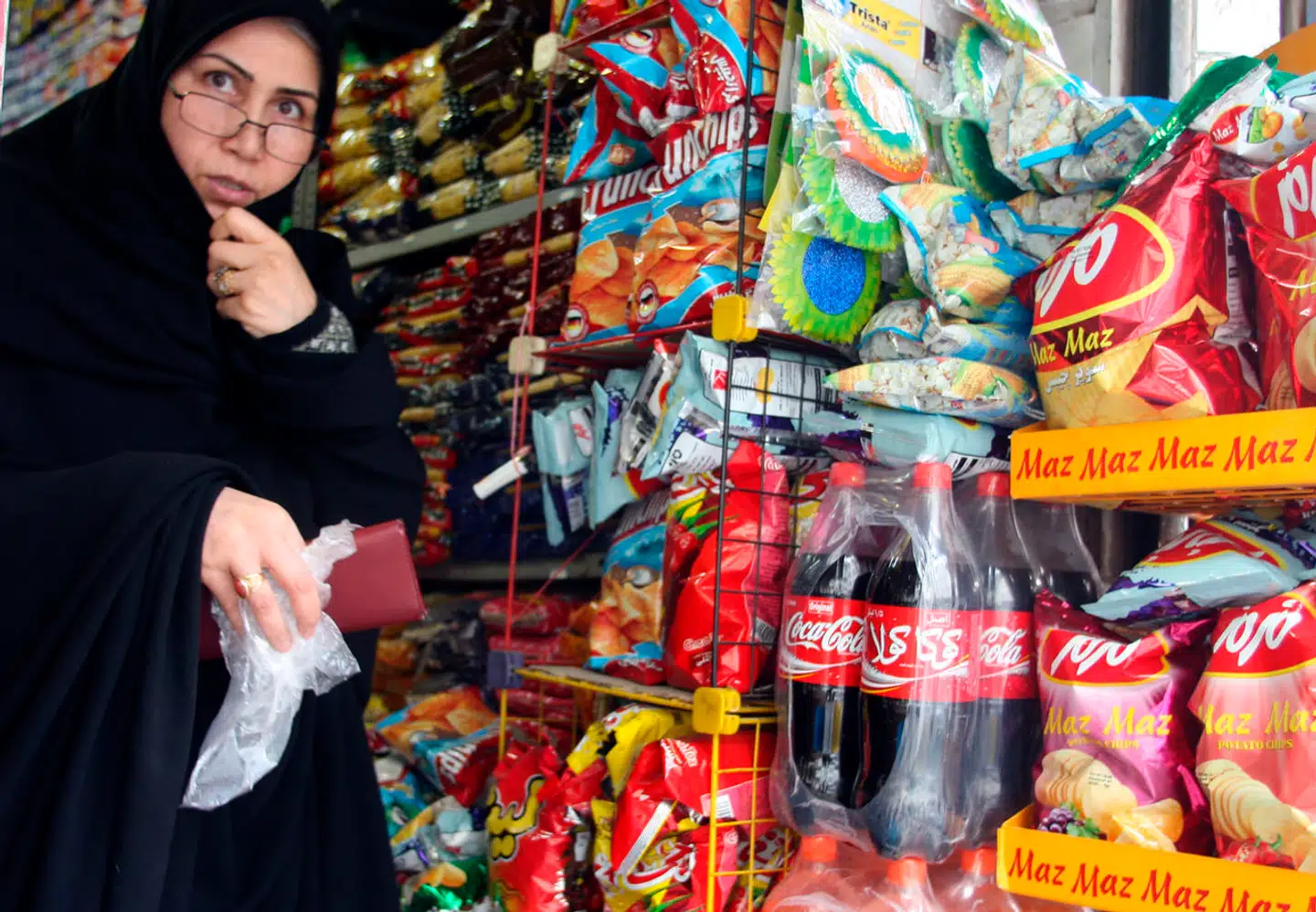 Coca-Cola er jævnligt blevet udsat for boykotaktioner i mellemøstlige lande, som her i Iran, hvor en lokal producent i 2009 blev bedt om at forklare sin forbindelse til Coca-Cola.