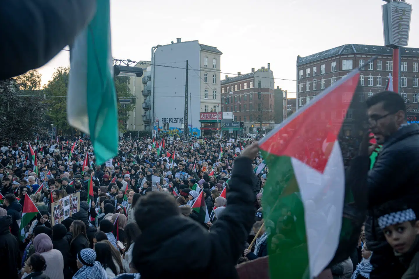 Siden krigen brød ud, har der ugentligt været demonstrationer for Palæstina. Her ved den Røde Plads på Nørrebro i København i efteråret.