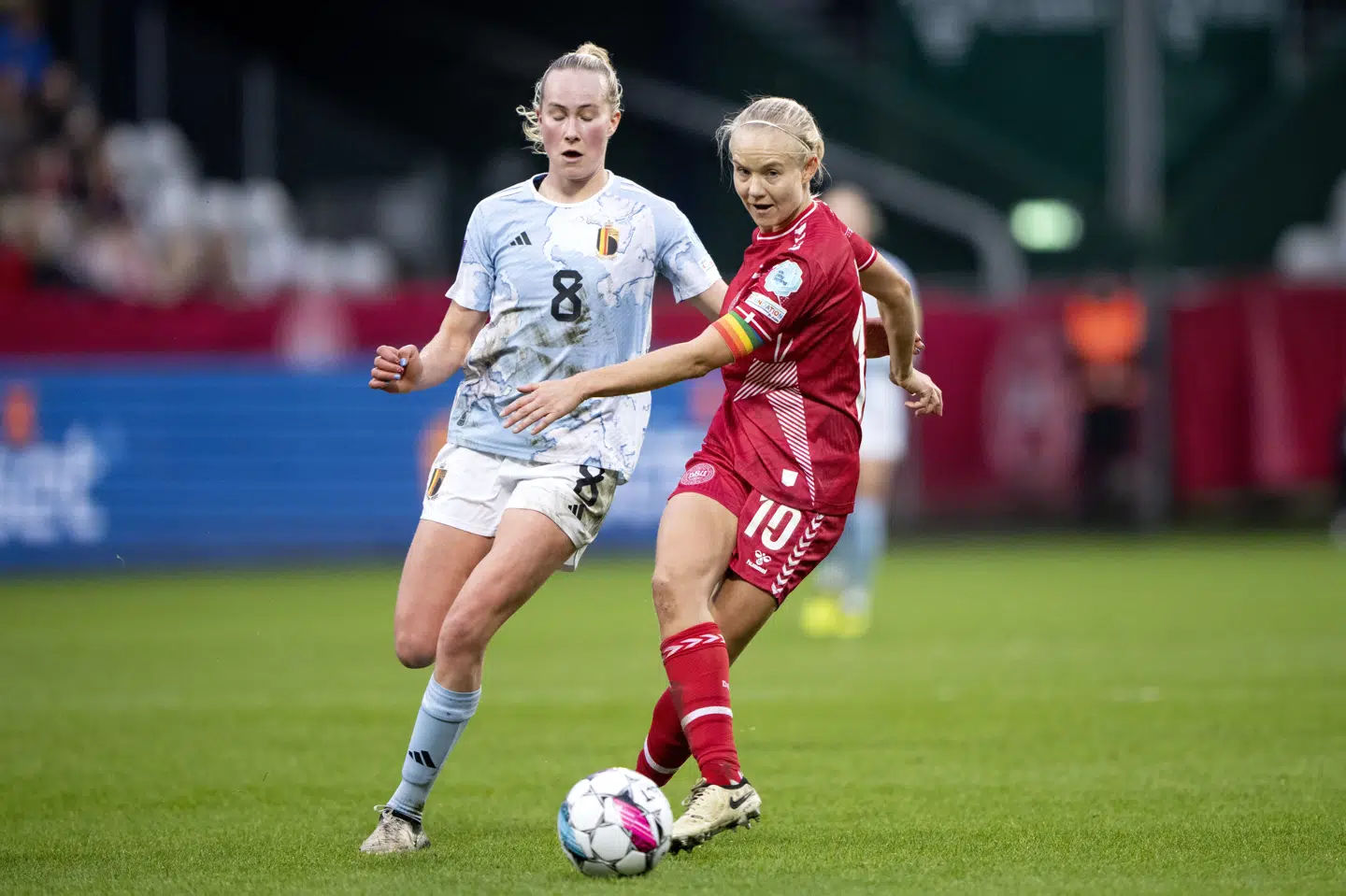 Der var halvtomme tribuner, da Pernille Harder og resten af det danske landshold mødte Belgien i tirsdags.