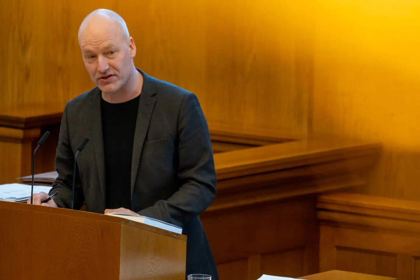 »Når politikerne udhuler kontanthjælpen og andre sociale ydelser, så udhuler de sikkerheden for os alle sammen. De gør os alle sammen fattigere på rettigheder og tryghed,« skriver Pelle Dragsted.