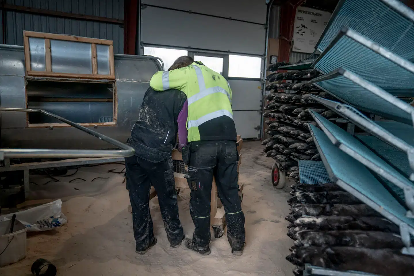 Ægteparret Hans Jørgen og Anne Stenbek nåede akkurat at aflive deres sidste mink indenfor regeringens frist. »Minksagen handler om retssikkerhed, og at det skal være dyrt for staten at krænke ejendomsretten,« skriver Thomas Bernt Henriksen i denne leder.