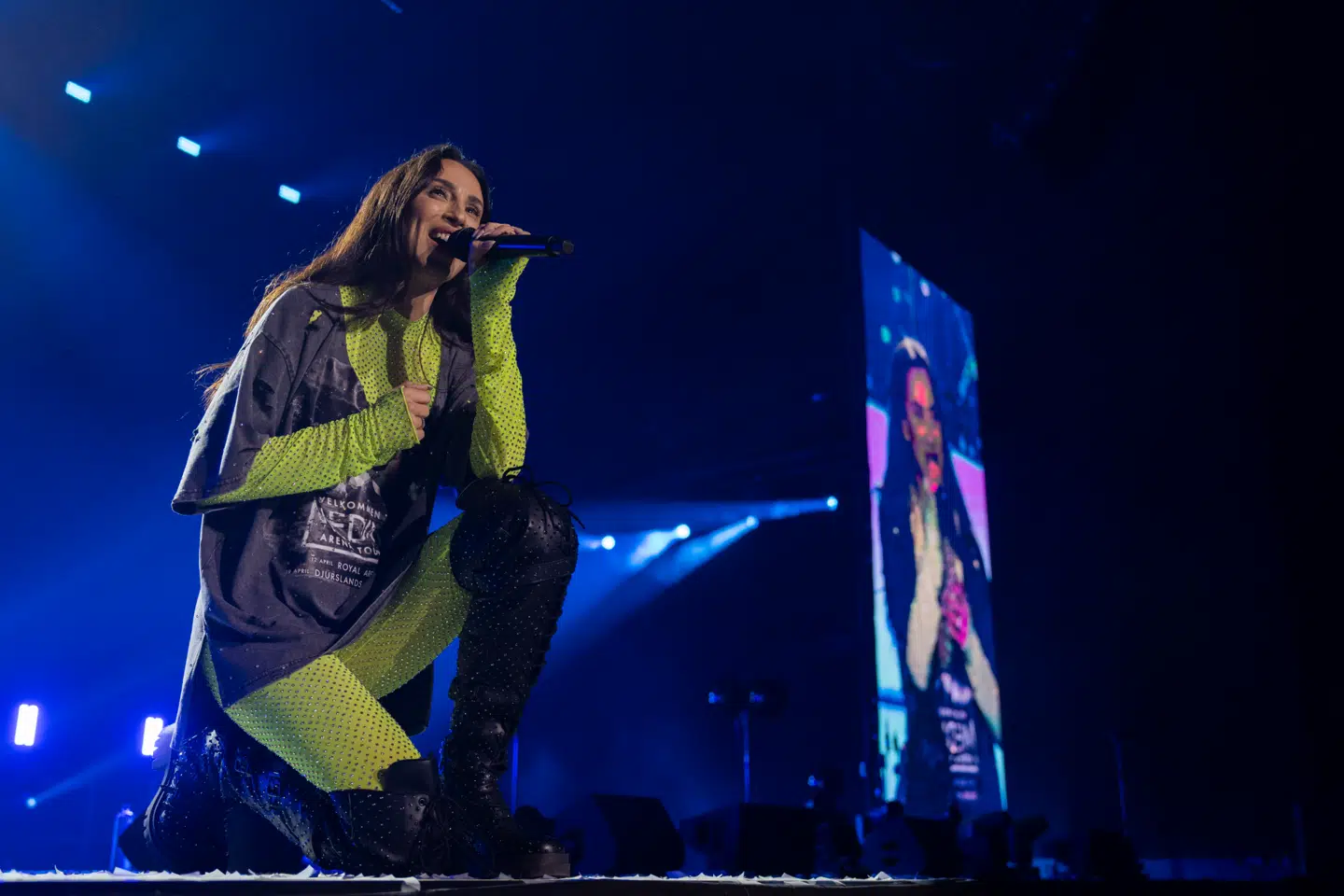 Medina henvendte sig gang på gang til publikum med budskaber om frihed, næstekærlighed og kærlighed til sig selv. Hun blev rørt til tårer over publikums vilde begejstring.