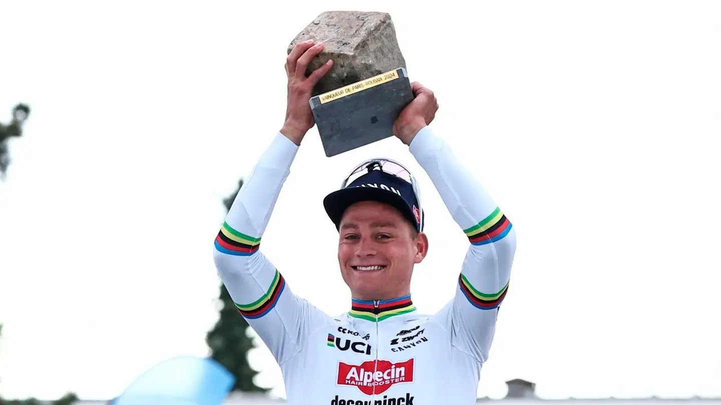 Mathieu van der Poel endte alligevel som vinder af cykelsportens mest berømte brosten ved Paris-Roubaix.