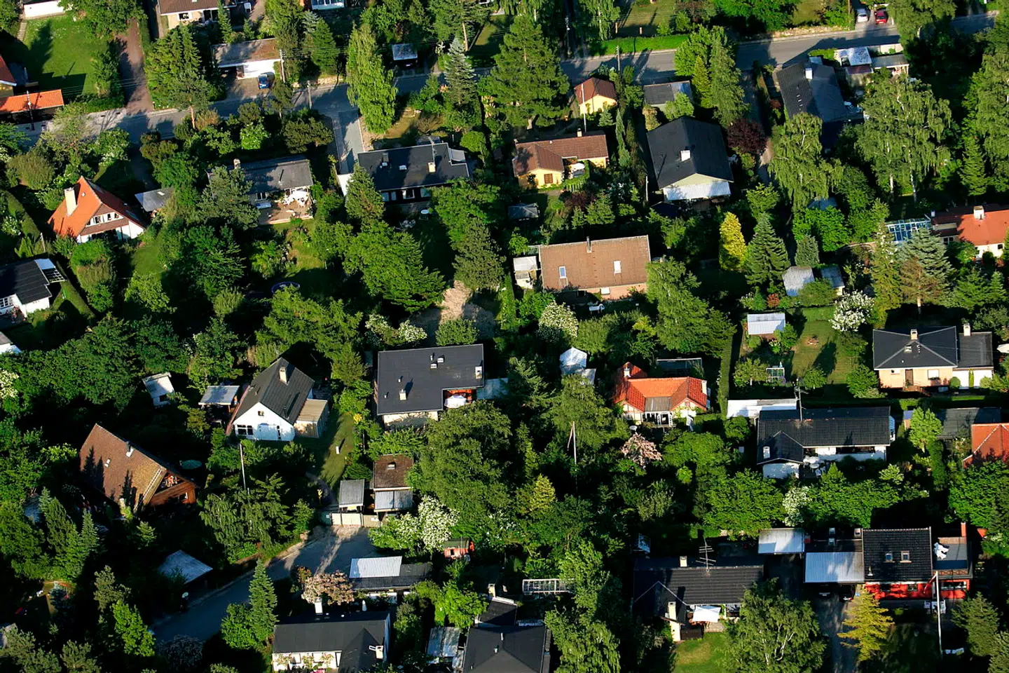 I perioden 2011-2022 har ejerne af omkring 530.000 boliger i primært landdistrikterne uden for de store byer betalt for meget i boligskat. Vurderingsstyrelsen er i gang med at sende pengene retur, og det vil give et løft til hele den danske økonomi, viser nye beregninger.