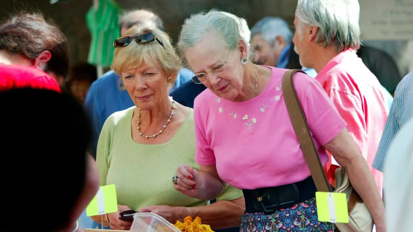 Dronning Margrethe på indkøb under en ferie Frankrig.
