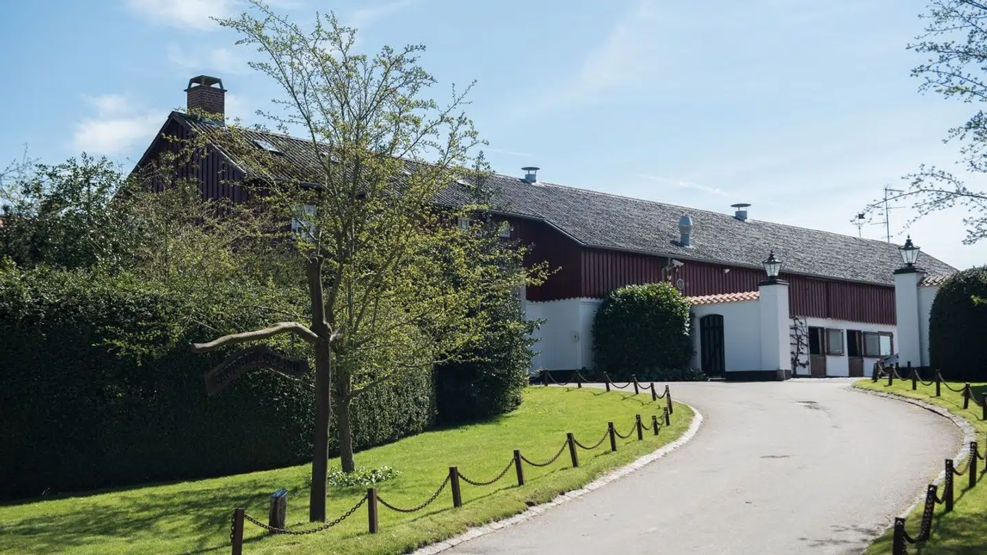 Sandbjerggaard blev solgt i 2021.