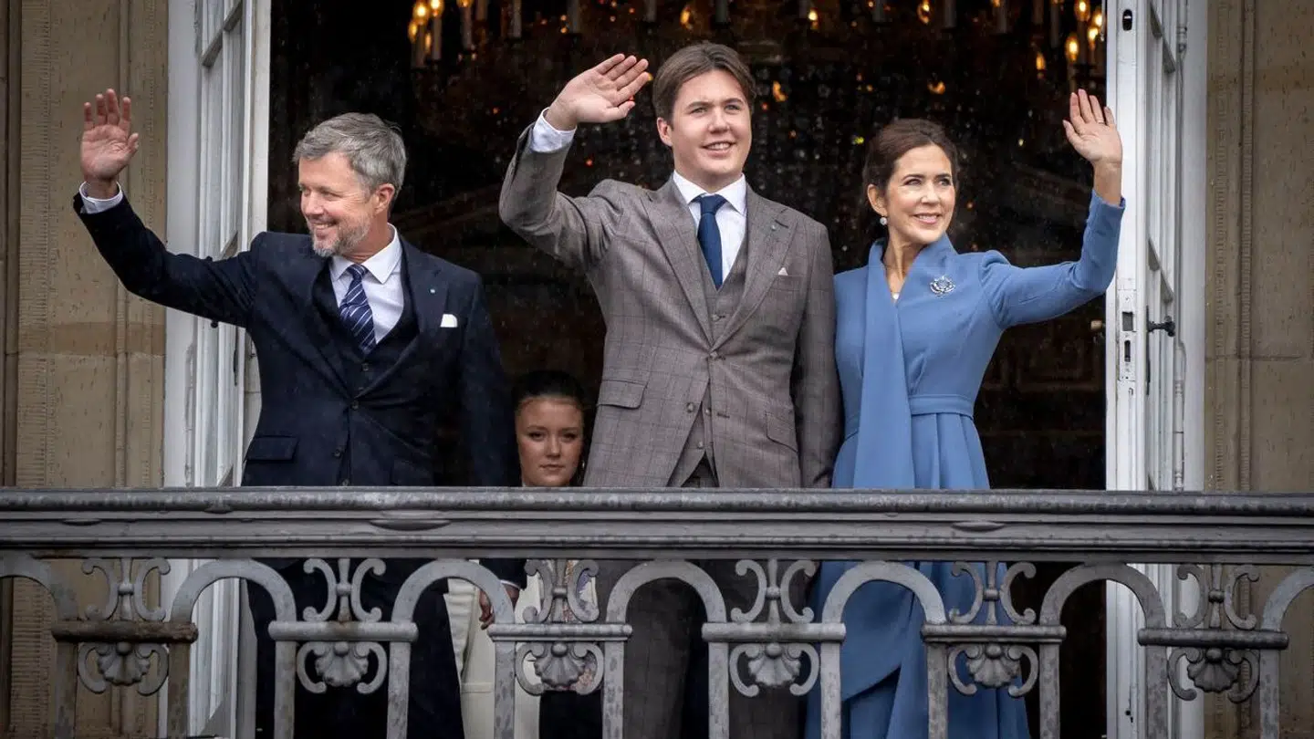 Kronprins Christian måtte styre landet, mens resten af hans familie var taget på vinterferie – og hans mor tog videre til Tasmanien efterfølgende.