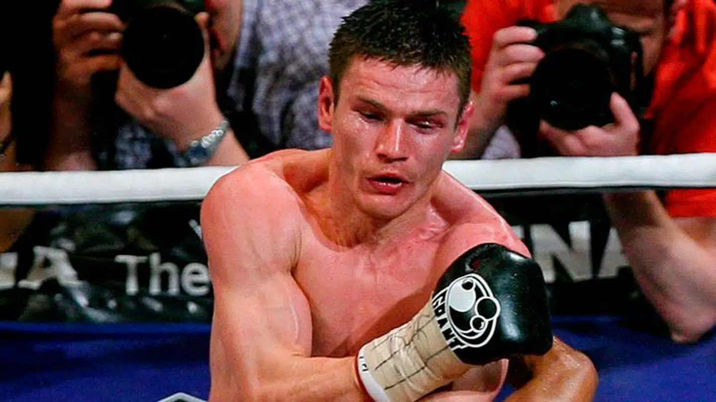 Stjernen Amir Khan blev nedlagt af Limond, men endte alligevel som sejrherre senere.