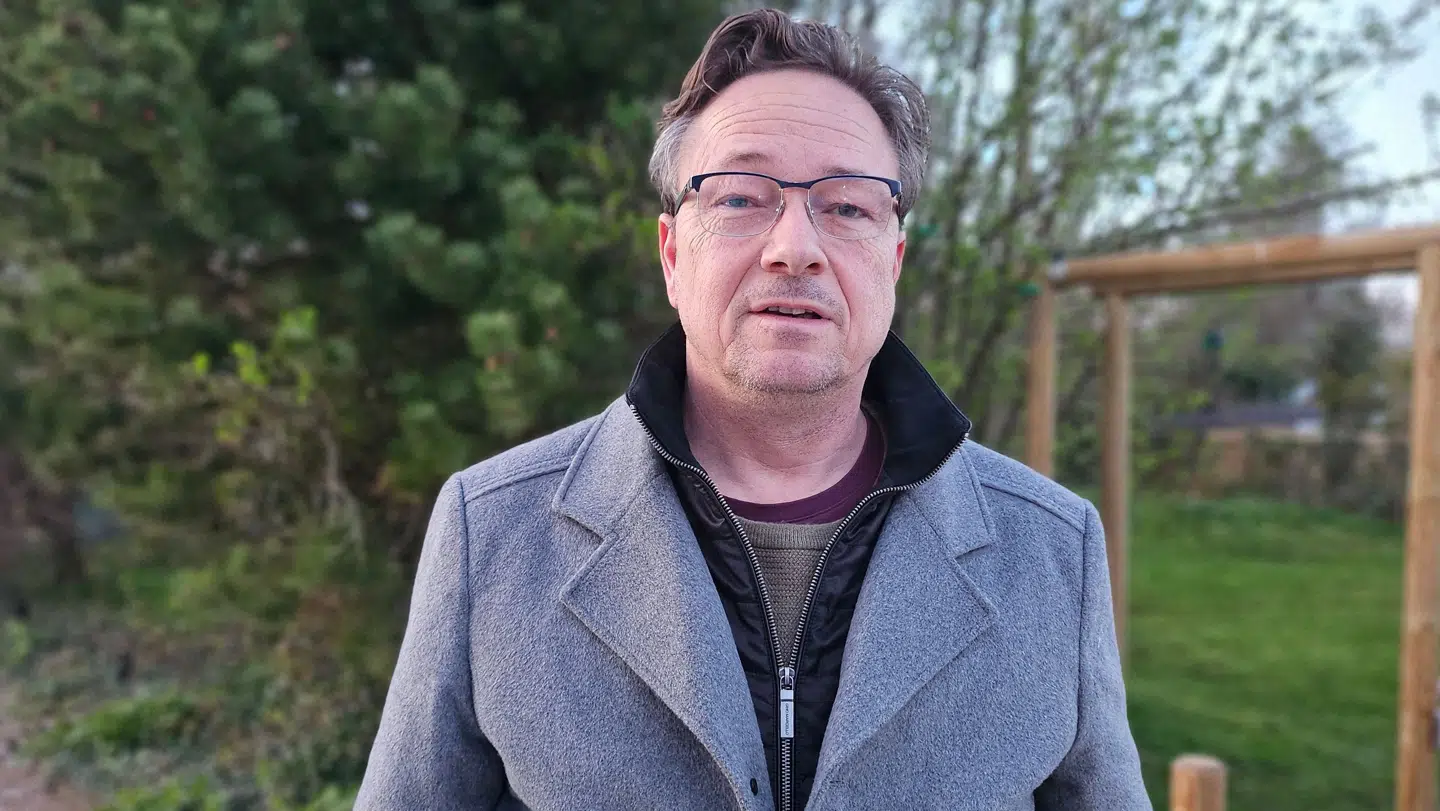 Bo Boje Olsen har betalt 27.000 kroner for flybilletter til sommer, men til trods for, at han har afbestilt inden for 24 timer, vil SAS ikke give ham pengene tilbage.