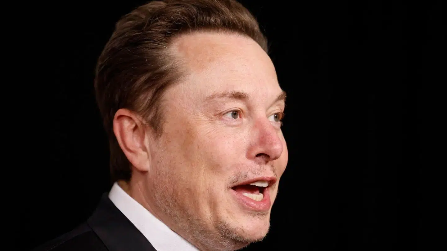 En tiendedel af de ansatte i Elon Musks Tesla fik mandag en dårlig nyhed.