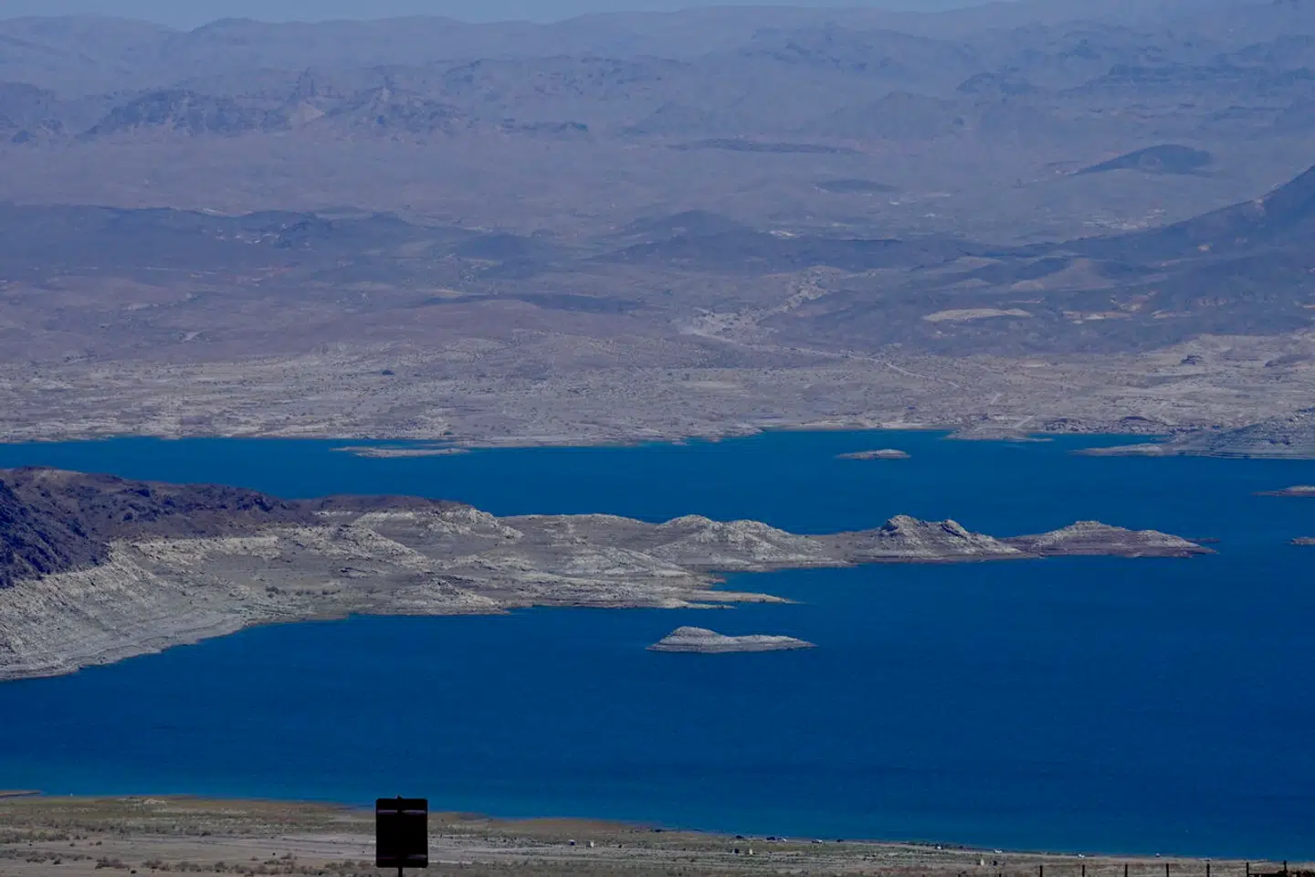 Lake Mead er det største vandreservoir i USA. Søen forsyner dele af både Arizona, Californien, Nevada og Mexico med vand.