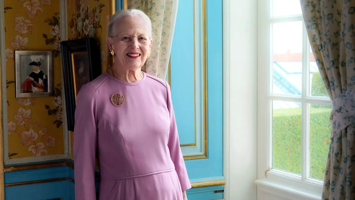 Dronning Margrethe nåede lige at få udgivet sine nye fødselsdagsbilleder, førend Børsen brød i brand på hendes 84 års fødselsdag tirsdag.