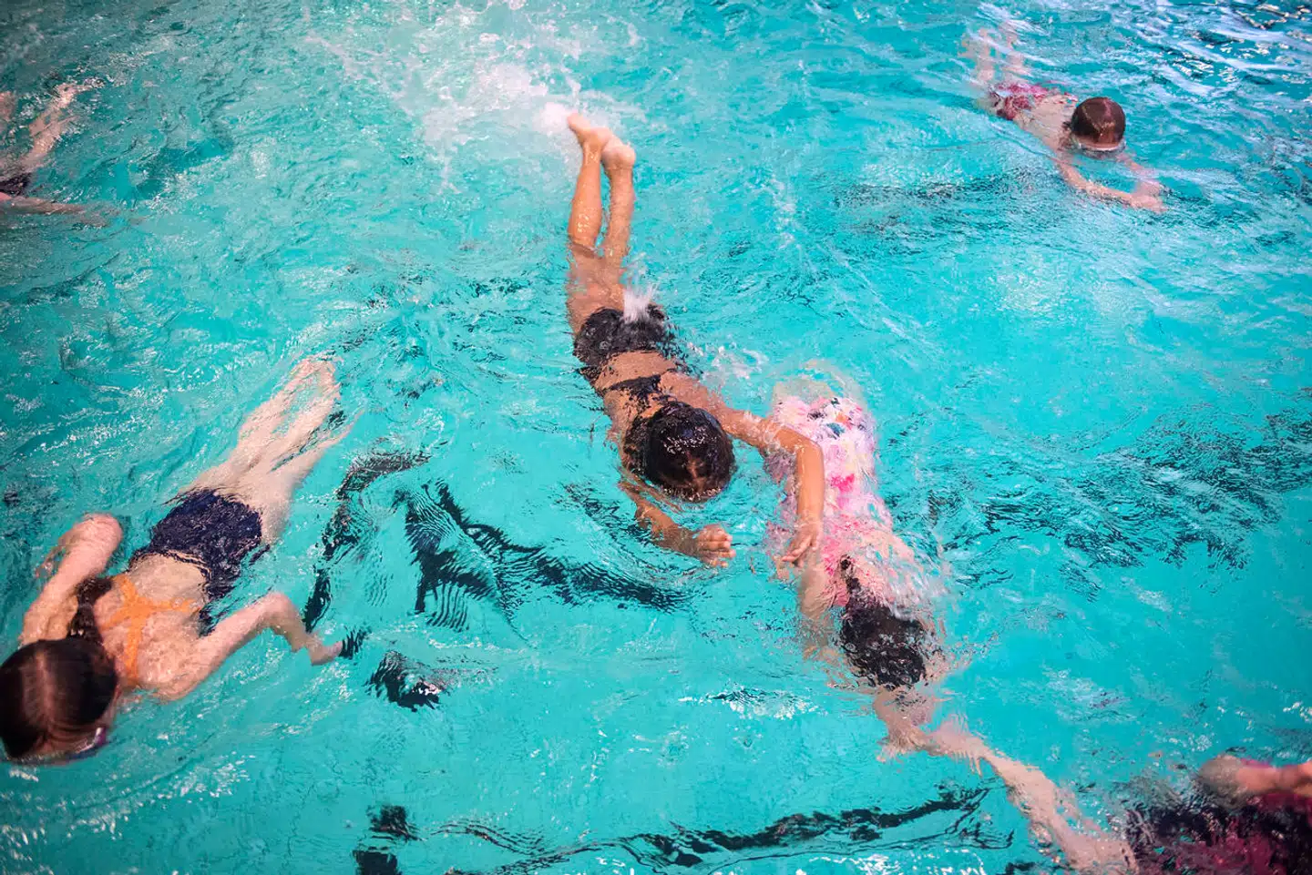 Vi er ikke bange for at tage værdikampene, men denne sag er ikke det rette sted for en sådan kamp, skriver Andreas Keil om kønsopdelt svømning.