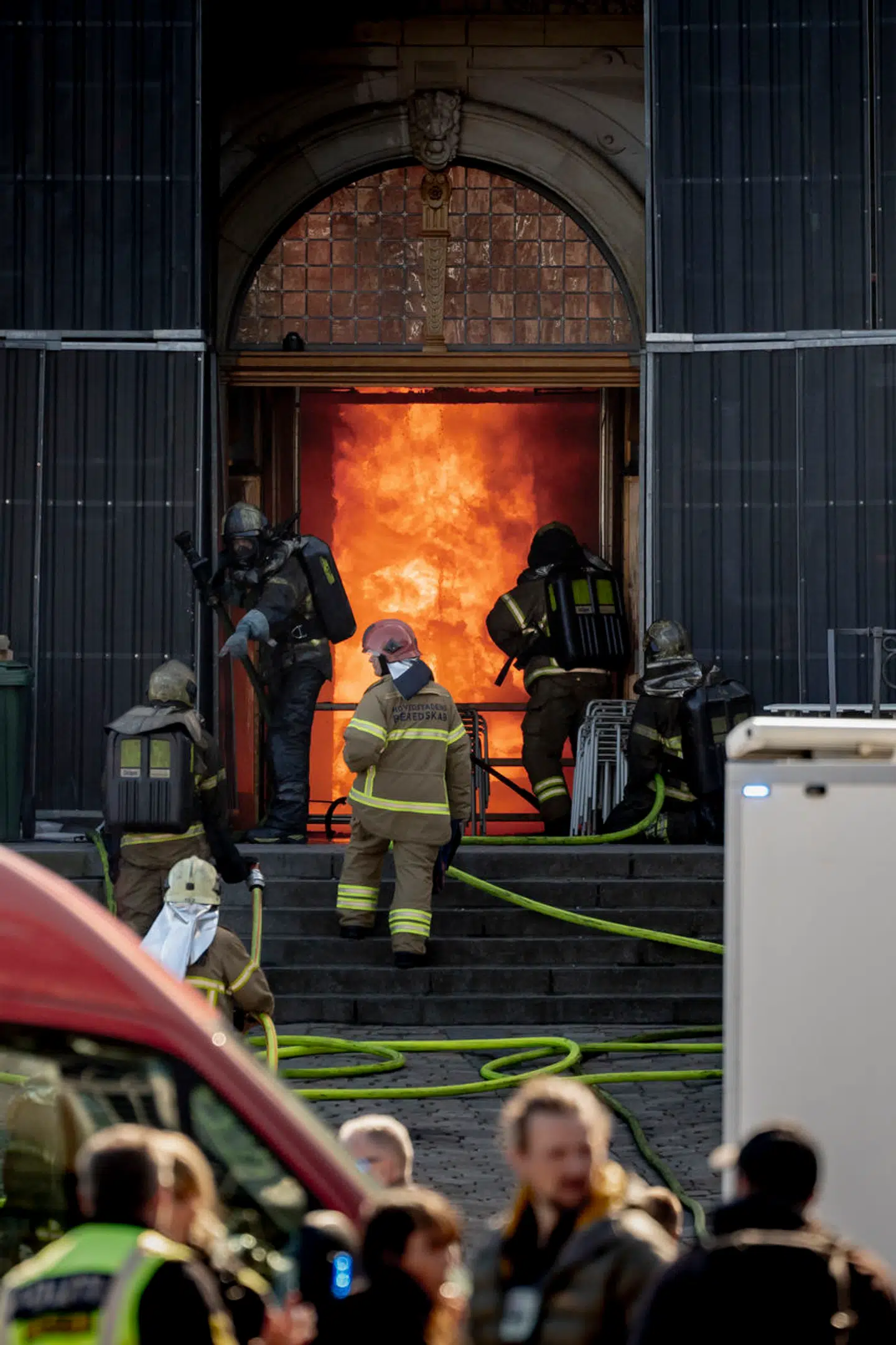 Børsen brænder i København tirsdag morgen den 16. april 2024.